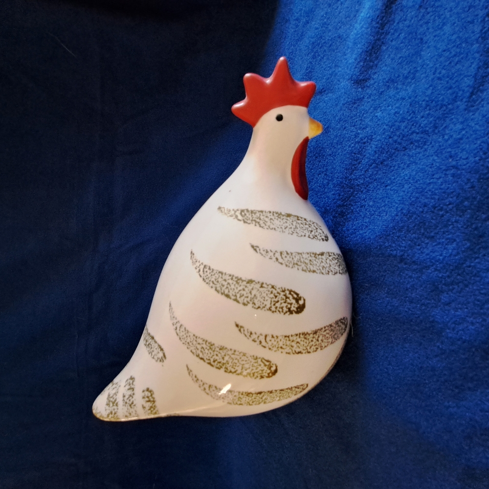 La Dolce Vita Ceramic Hen White With Green Strokes Hen House